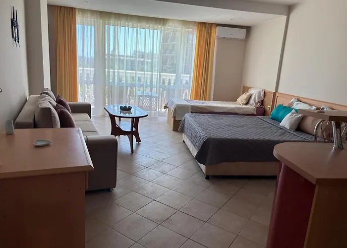 Miramar Palace 615s * סאני ביץ'